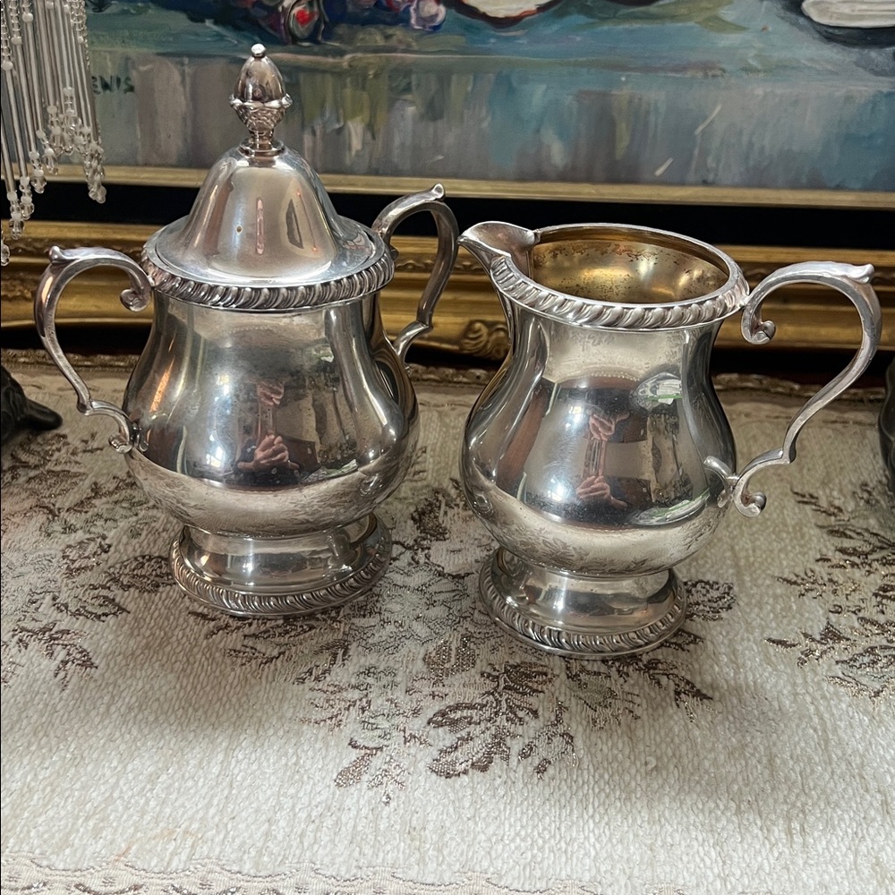 Vintage Wallace Silver-plated Sugar Bowl and Creamer Set - Picture 8 of 8